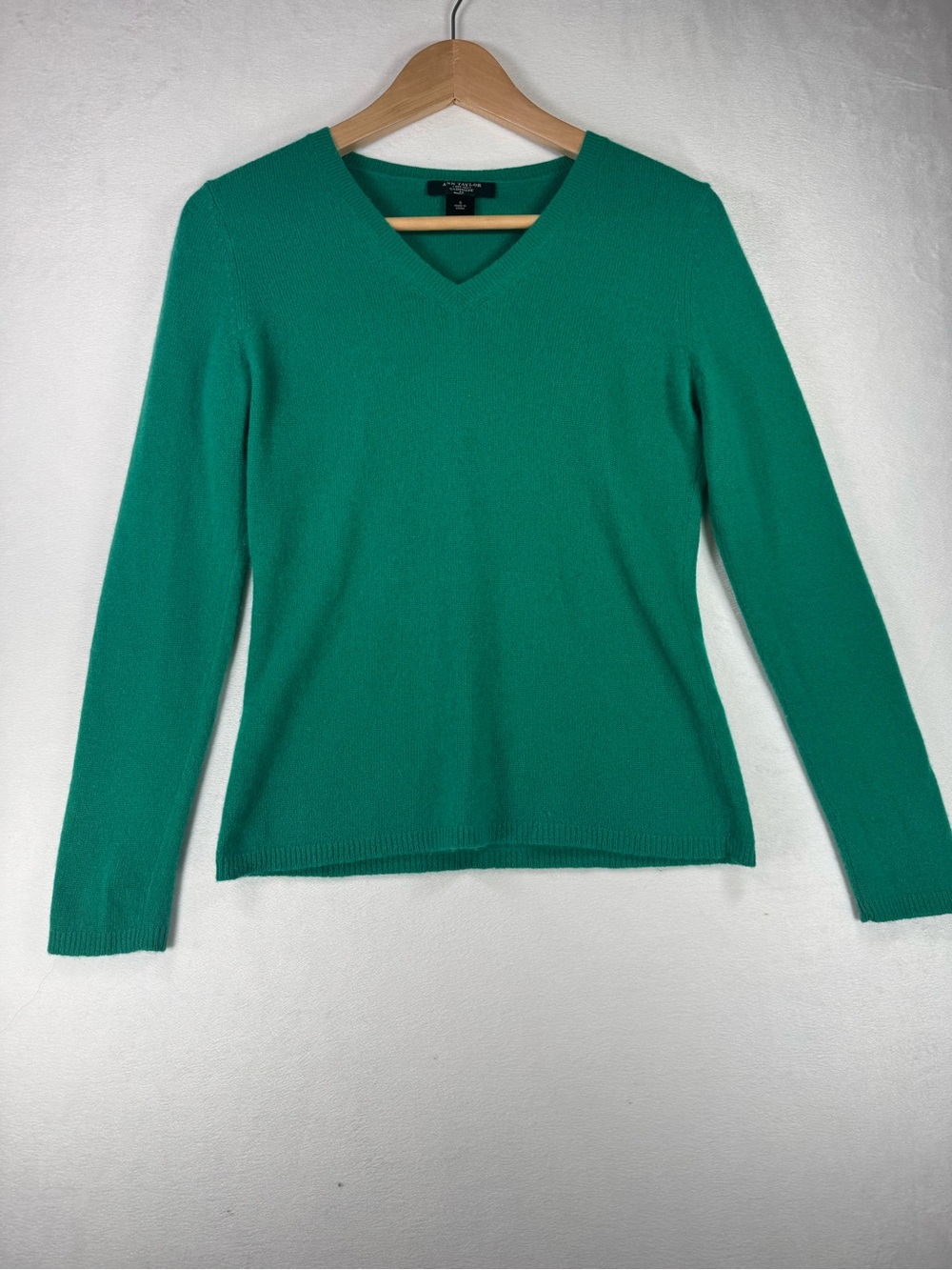 Ann Taylor Women's V-Neck Cashmere Sweater in Green Size Small